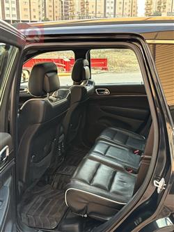 جیپ گراند شیرۆکی